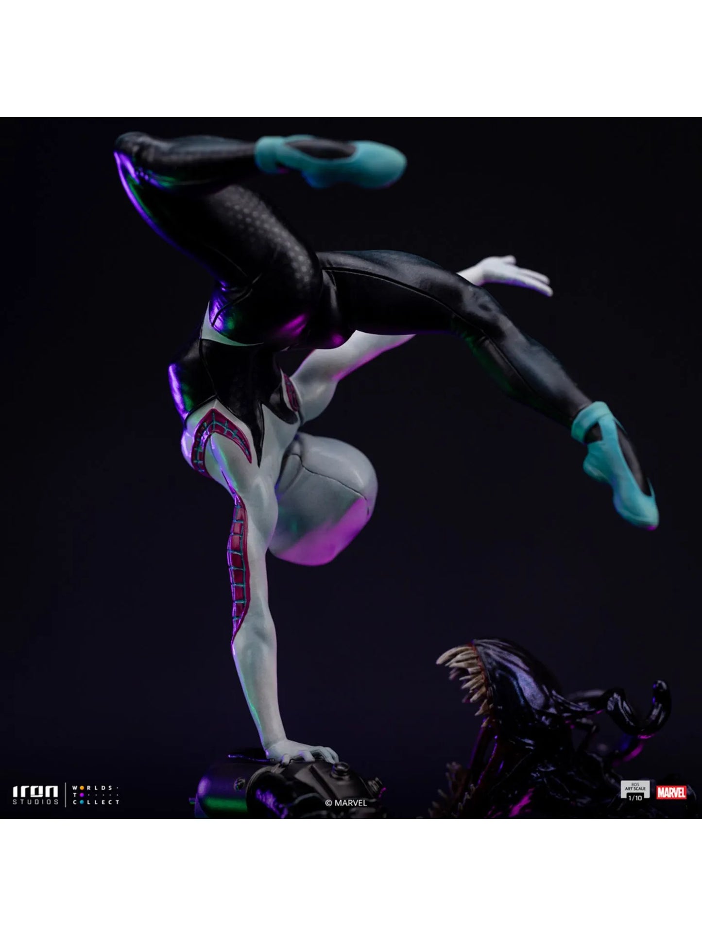 122025 - Marvel Comics - Ghost Spider - Statuette Diorama Iron Studio
