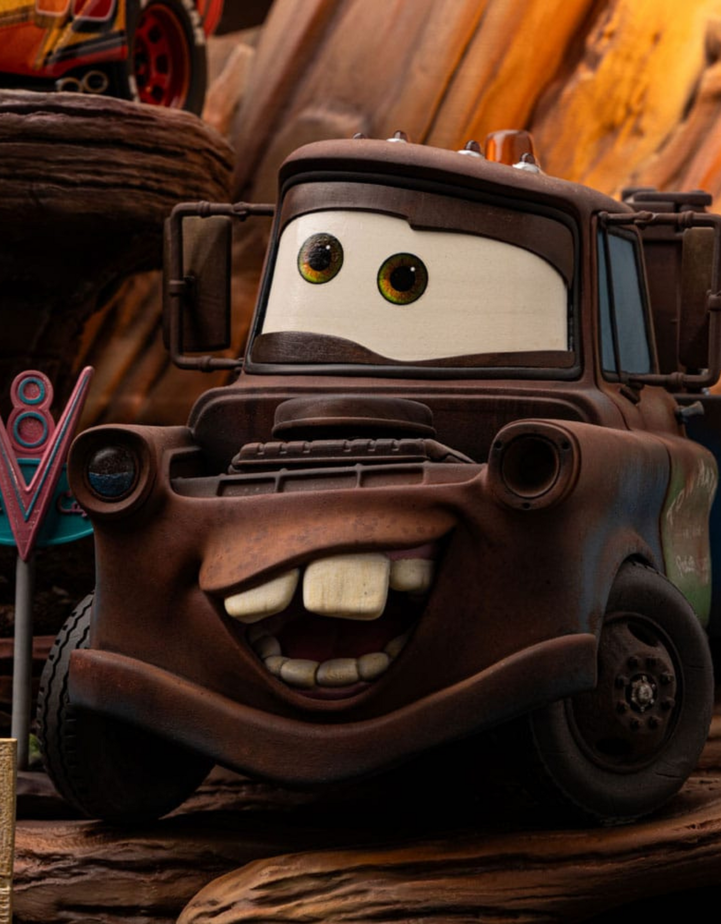 082025 - Cars - Lightning Mcqueen & Tow Mater - Diorama Iron Studio
