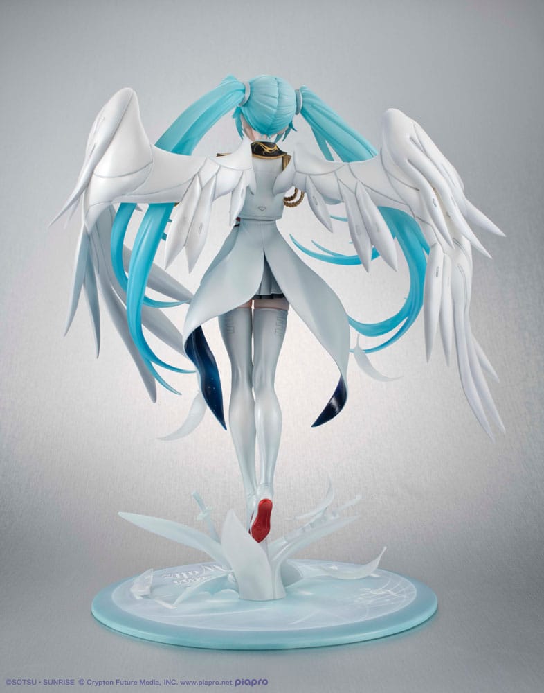 092026 - Gundam x Hatsune Miku - Lucra Miku x Wing Gundam Zero - Statuette Megahouse