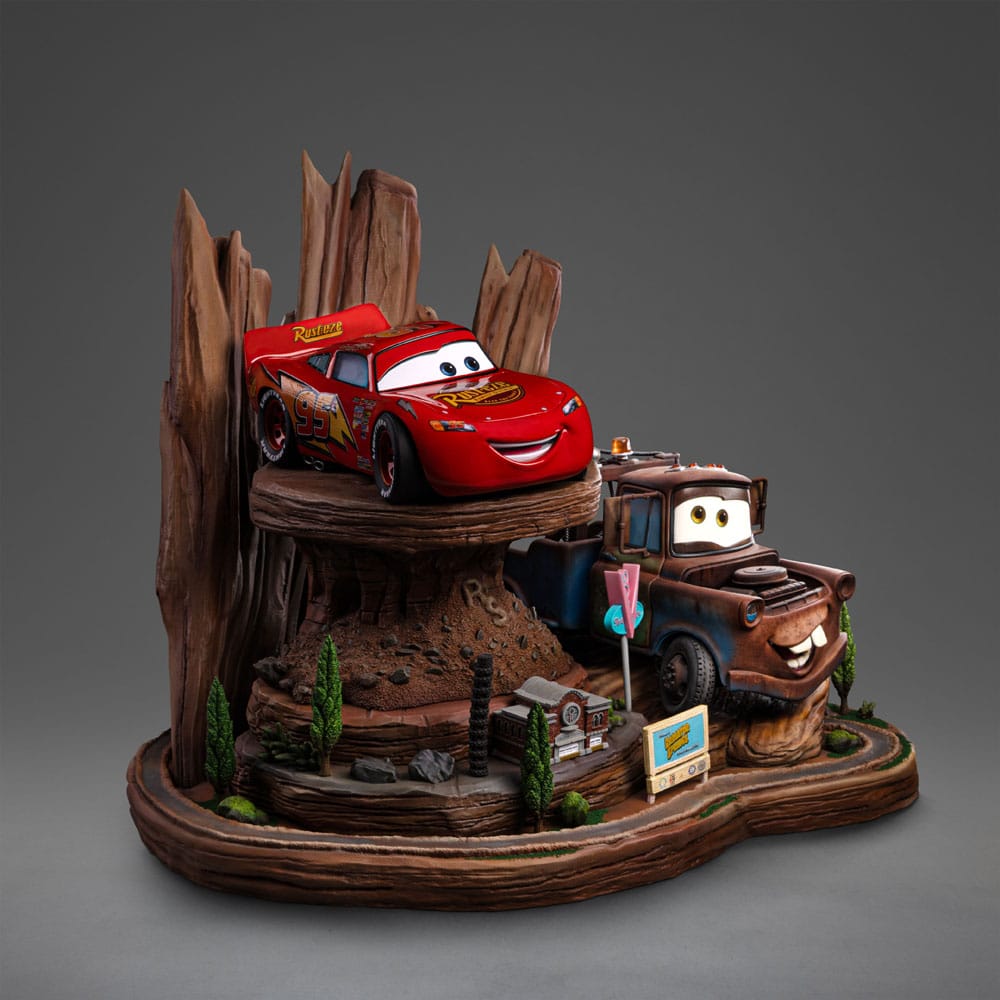 082025 - Cars - Lightning Mcqueen & Tow Mater - Diorama Iron Studio
