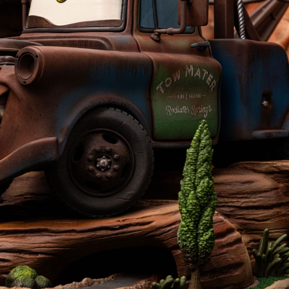 082025 - Cars - Lightning Mcqueen & Tow Mater - Diorama Iron Studio