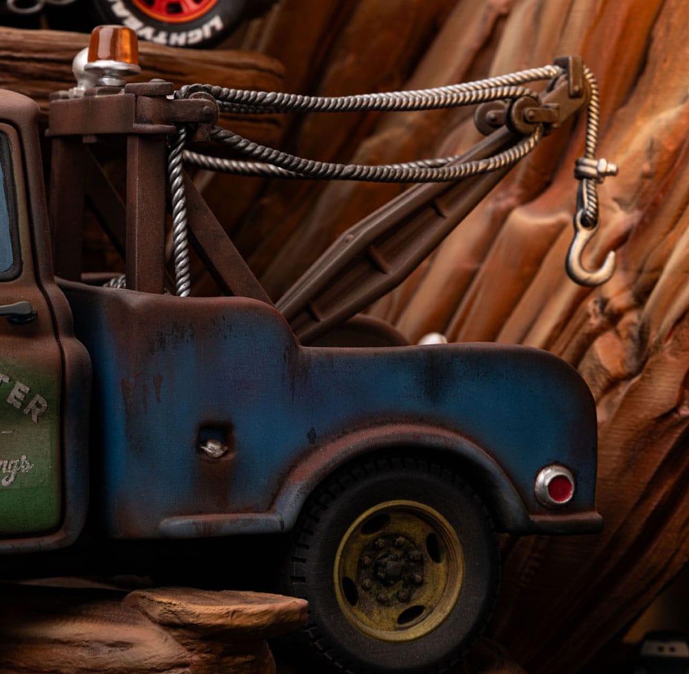082025 - Cars - Lightning Mcqueen & Tow Mater - Diorama Iron Studio