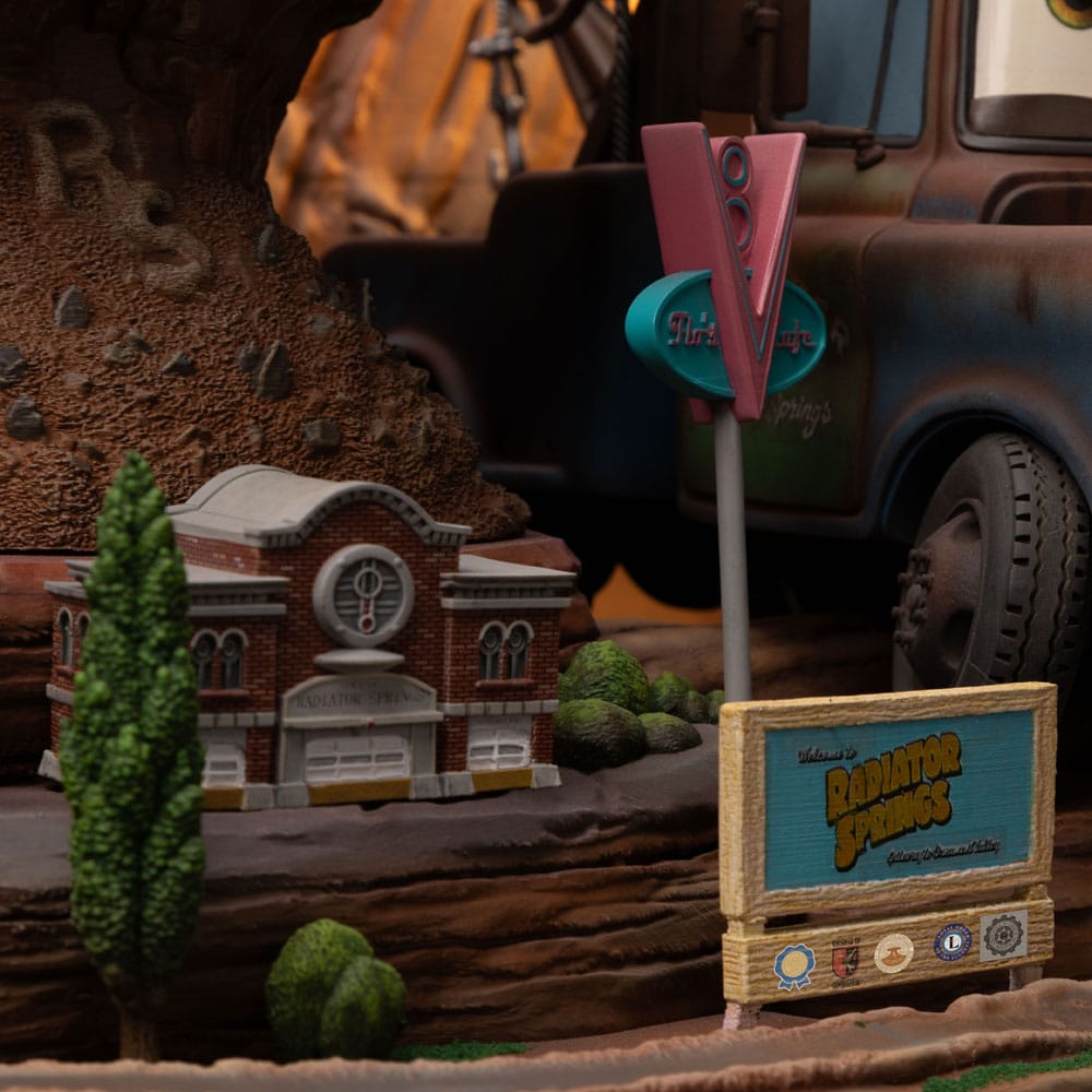082025 - Cars - Lightning Mcqueen & Tow Mater - Diorama Iron Studio
