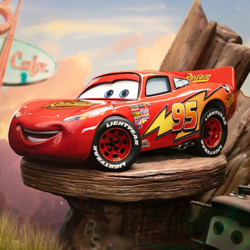 082025 - Cars - Lightning Mcqueen & Tow Mater - Diorama Iron Studio