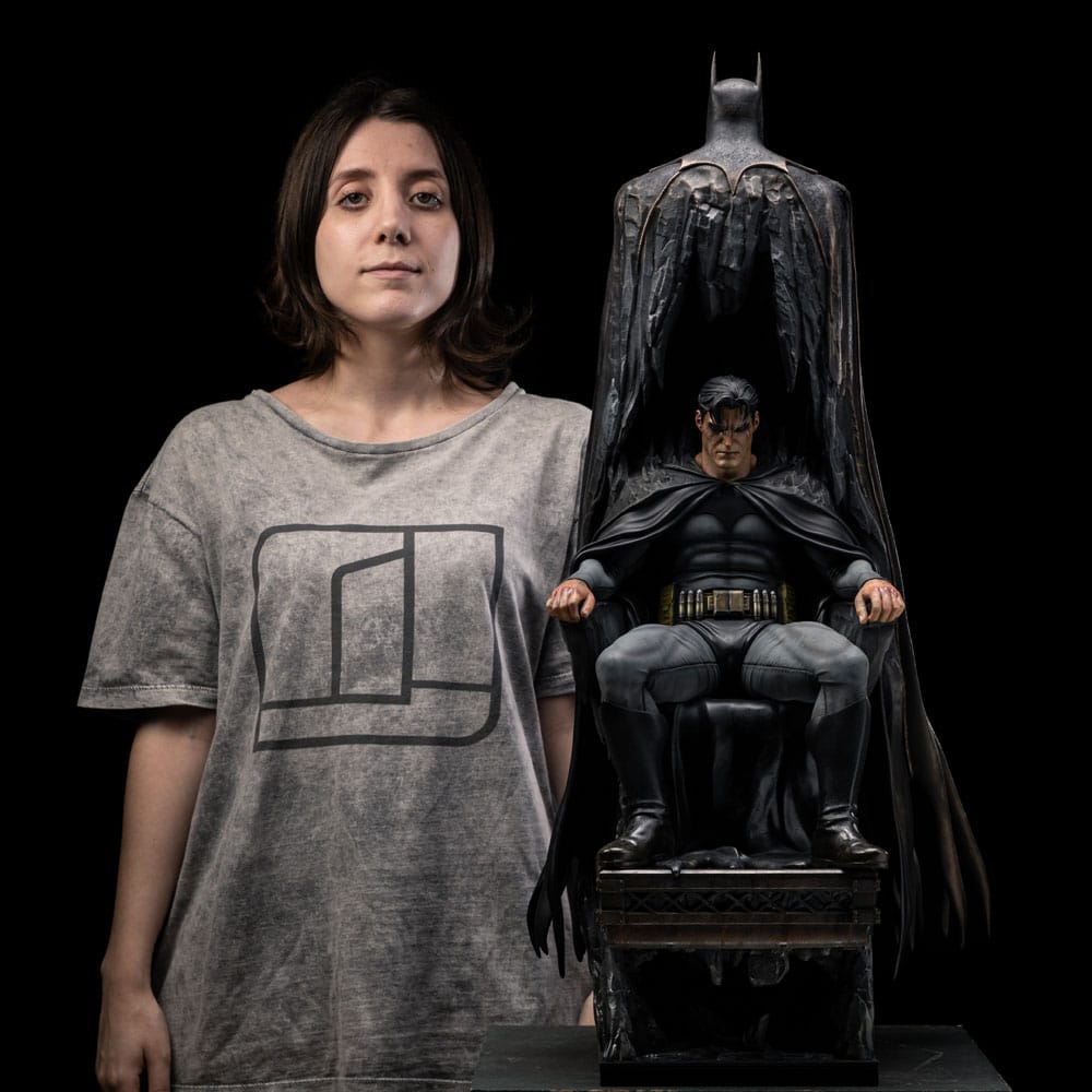 032026 - DC Comics - Batman & Bruce Wayne - Statuette Iron Studio