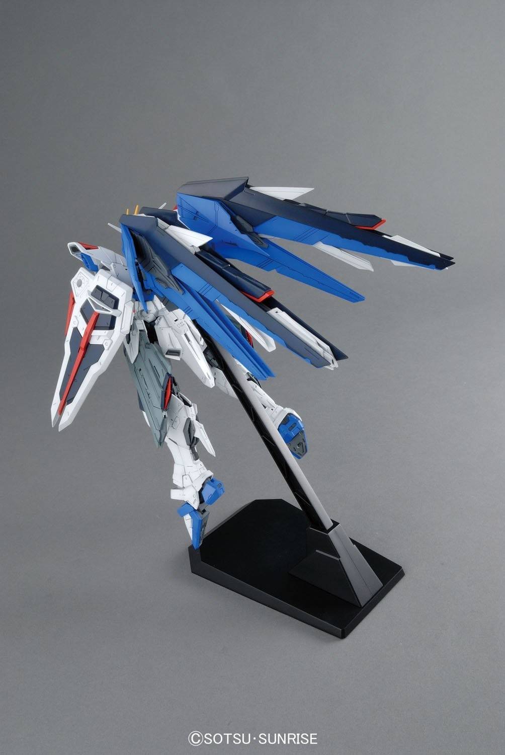 Gundam - MG 1/100 Freedom Gundam Ver 2.0 - Gunpla