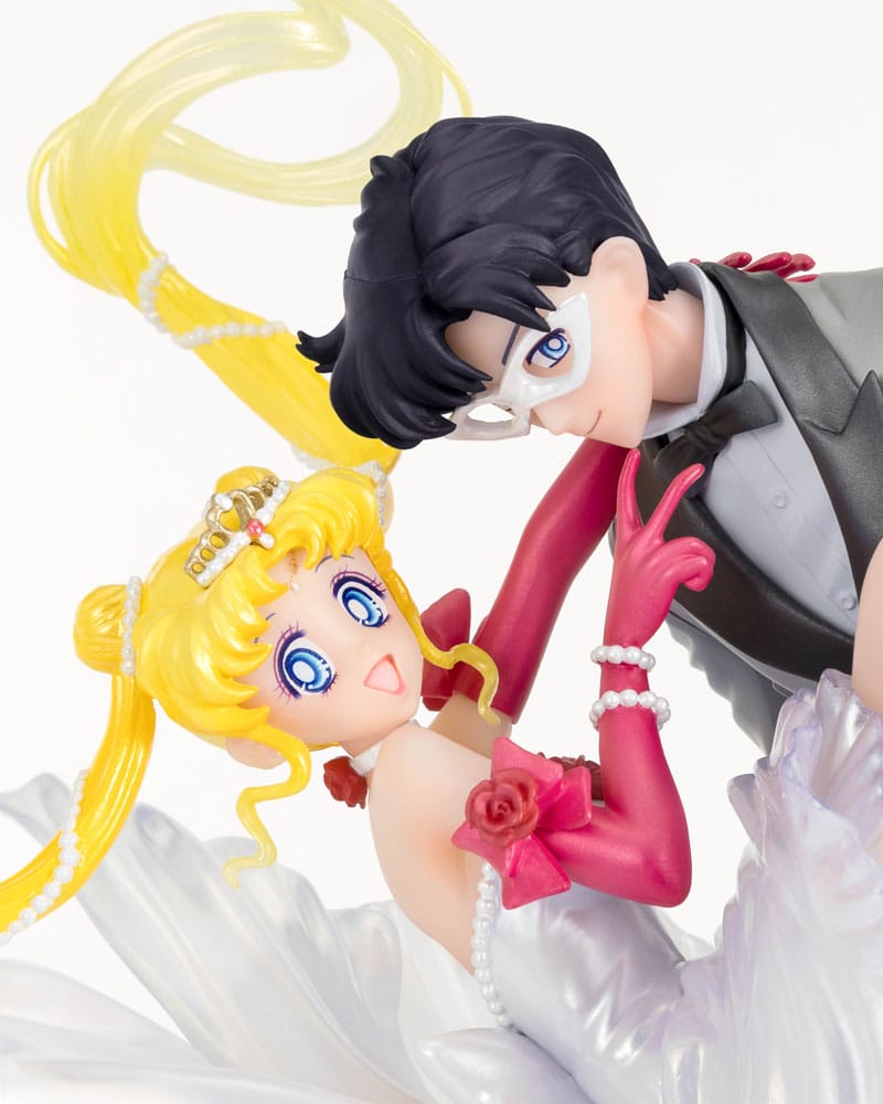 092026 - Sailor Moon – Usagi & Tuxedo Mask Moonlight Glow Edition – Statuette Tamashii Nation