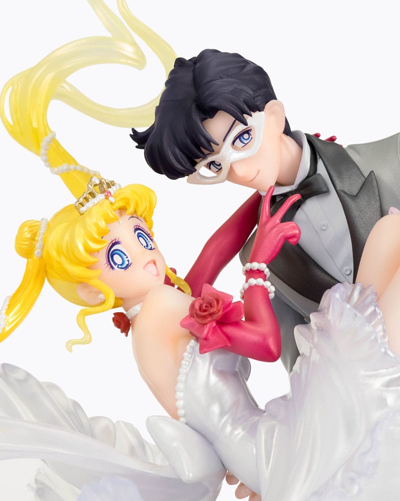 092026 - Sailor Moon – Usagi & Tuxedo Mask Moonlight Glow Edition – Statuette Tamashii Nation