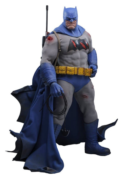 062027 - The Dark Knight Returns - Batman (Battle Damaged) – Figurine Articulée Hot Toys