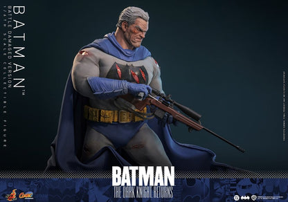 062027 - The Dark Knight Returns - Batman (Battle Damaged) – Figurine Articulée Hot Toys
