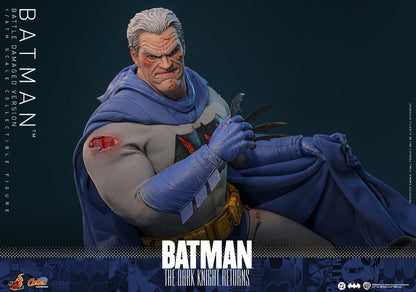 062027 - The Dark Knight Returns - Batman (Battle Damaged) – Figurine Articulée Hot Toys