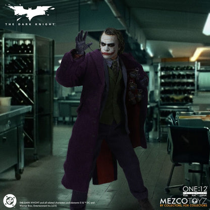082026 - Joker - The Dark Knight (Le Film) - Figurine Articulée Mezco Toys