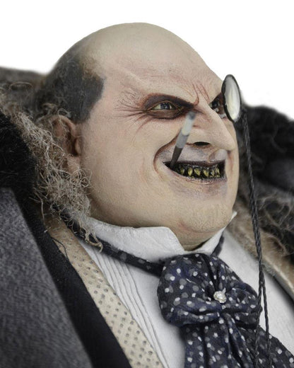 122025 - Batman (Le Défi) - Mayoral Pinguin (Danny DeVito) - Figurine Articulée Neca
